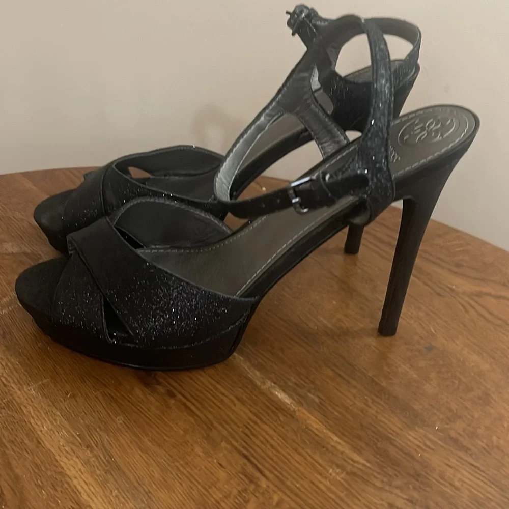 Brand New Glittery Women's Guess Strappy Heels Size 9 1/2 - Picture 2 of 5